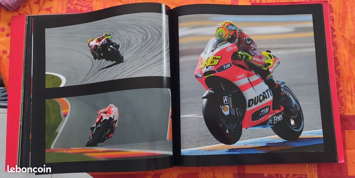 Yearbook ducati motogp 2011 - Collection