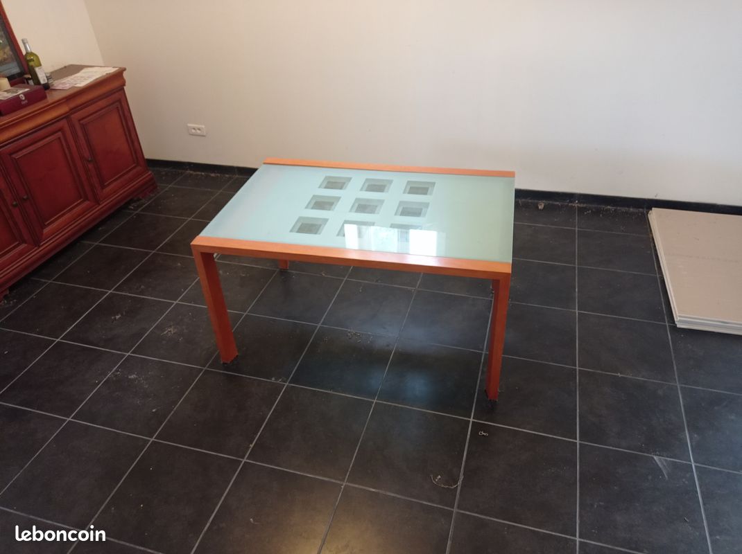 Table salle a manger ligne Roset (image 1)