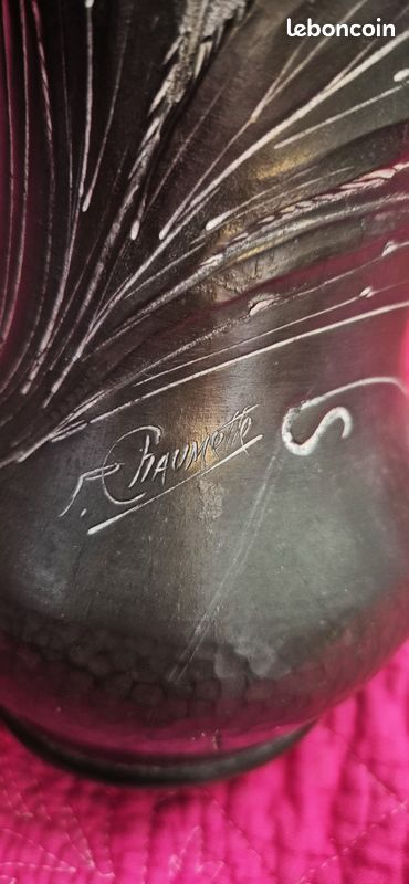 Vase en étain repoussé signé P. Chaumette (image 2)