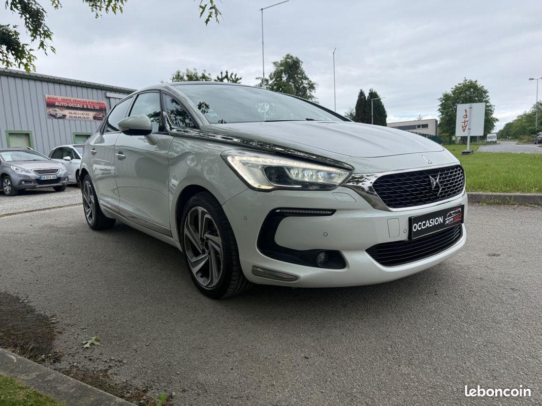 DS 5 2.0 BLUEHDI 180 CV Sport Chic (image 1)