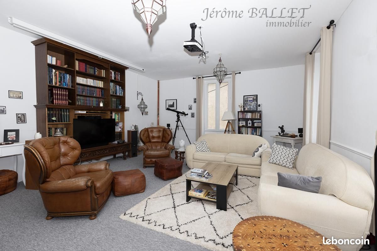 Maison 10 pièces 241 m² · à Carmaux · 241 m² · 158 000 €