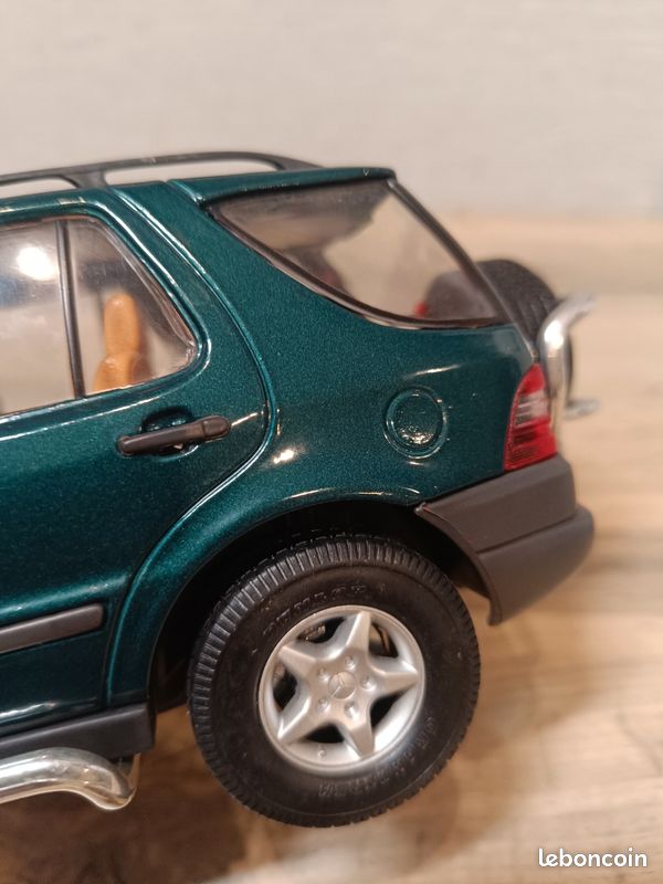 Voiture Miniature de Collection - MAISTO 1/18 - MERCEDES-BENZ 190 SL
