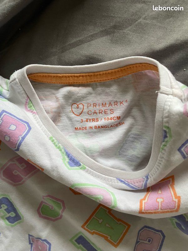 T-shirt & sous-pull fille Primark d'occasion T-shirt & sous-pull fille Primark d'occasion