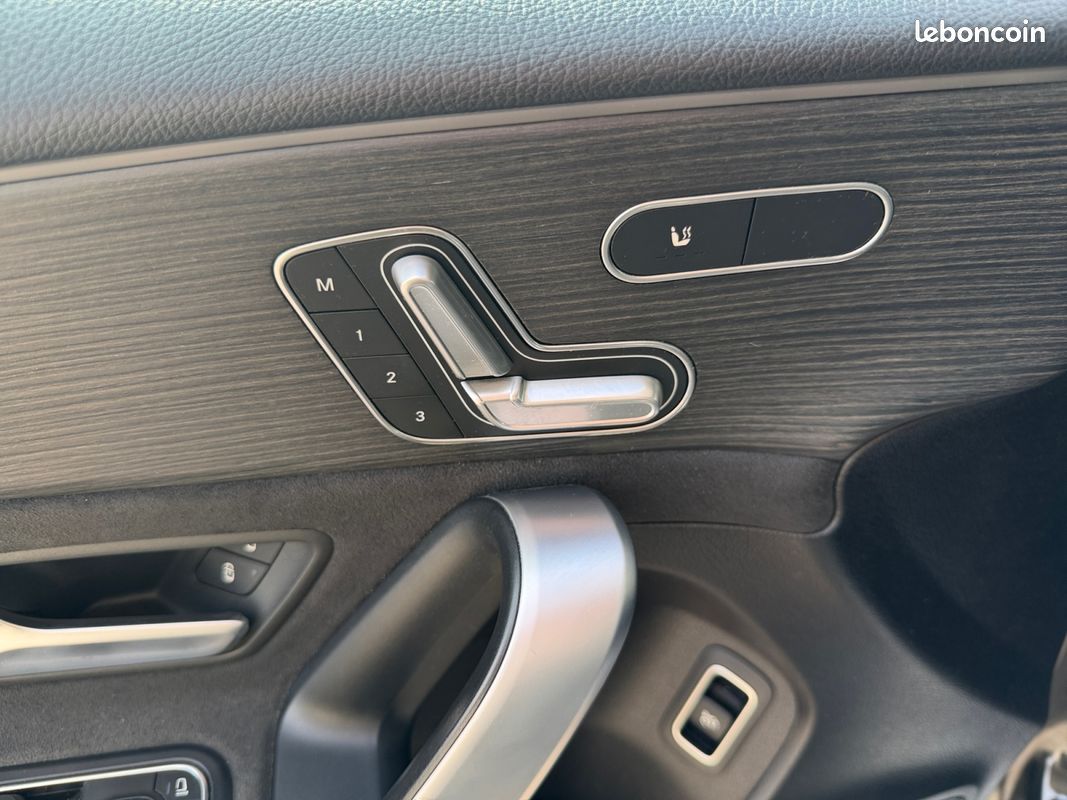 MERCEDES CLASSE A BERLINE A180 D AMG LINE 7G-DCT 116Ch Caméra 360 Sièges chauffants CarPlay Garantie 12 mois (image 21)