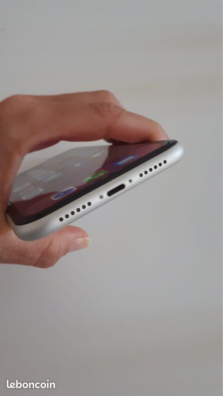 IPhone 11 128 Go super état (image 2)