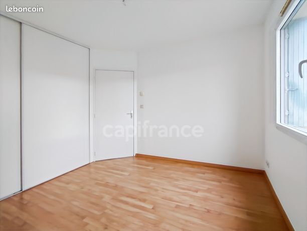https://img.leboncoin.fr/api/v1/lbcpb1/images/4b/e6/7e/4be67eb19dd3caf6d1b97c9ac19302691e590f3a.jpg?rule=ad-image