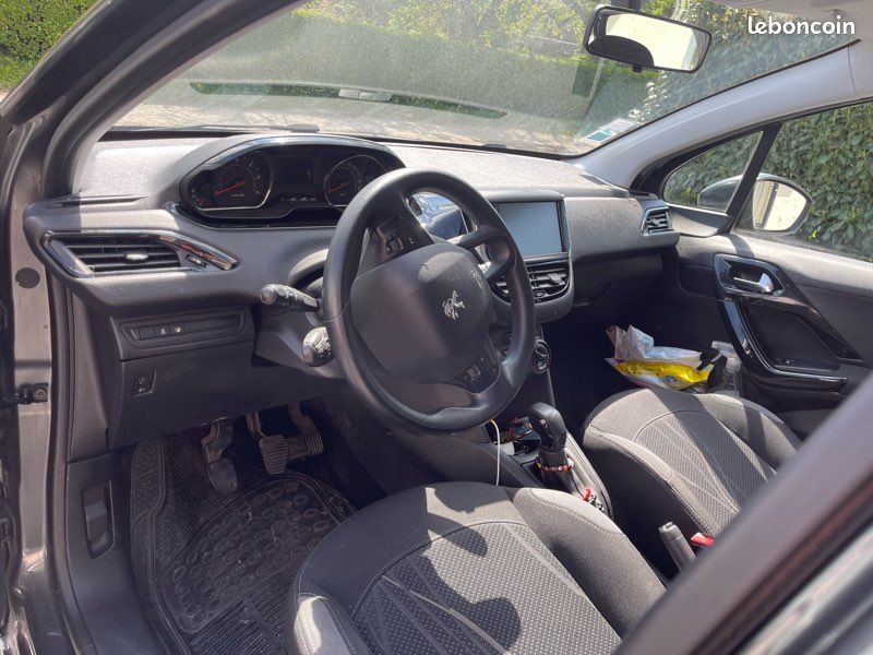 Peugeot 208 1,6 hdi (image 3)