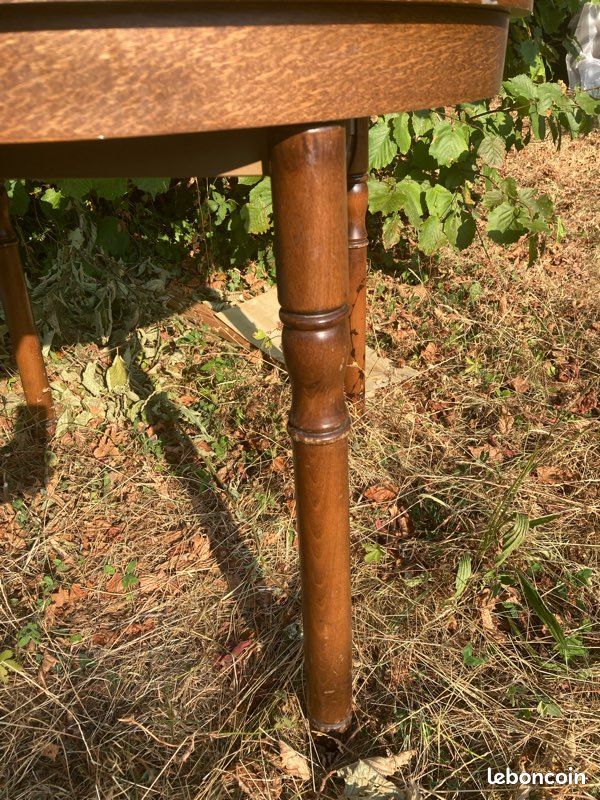 Table ronde en bois (image 3)