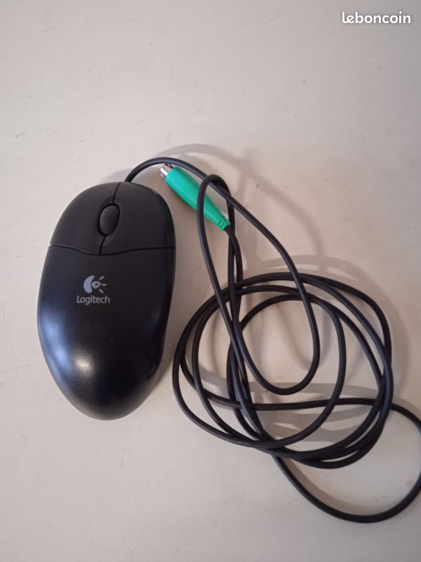 Souris Logitech filaire (image 1)