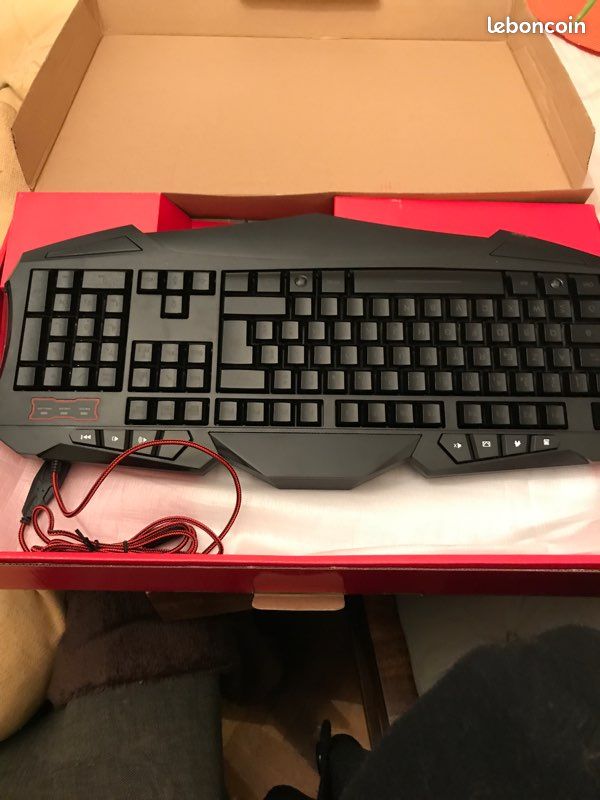 Clavier PC Gamer + casque (image 1)
