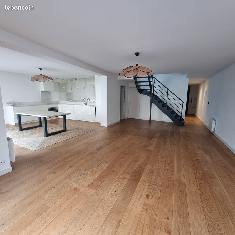 Maison 8 pièces 176 m² · à Bordeaux · 176 m² · 2 700 €/mois