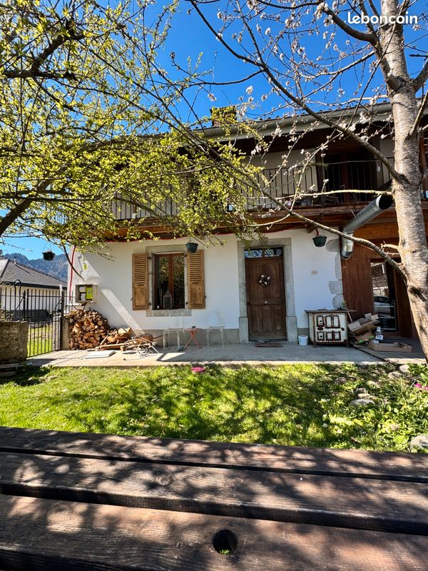 Maison 8 pièces 186 m² · à Taninges · 186 m² · 670 000 €