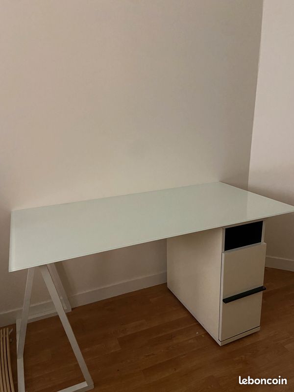 Bureau (image 1)
