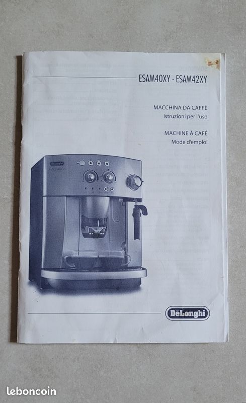 Machine à café Délonghi modèle Magnifica ESAM4200 Électroménager