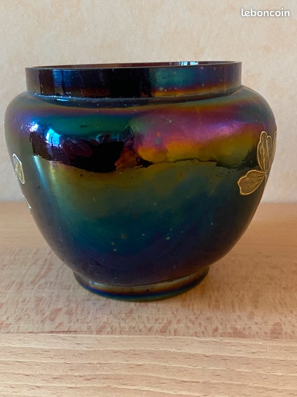 Vase ancien en verre irisé mauve (image 5)