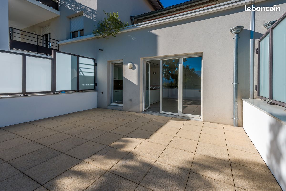 Claix centre – T4 81 m² en RDC – Terrasse 28 m² – Garage (image 3)