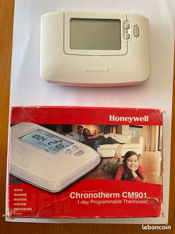 Programmable Room Thermostat Honeywell Thermostat Cm901 Thermostat - Main Image