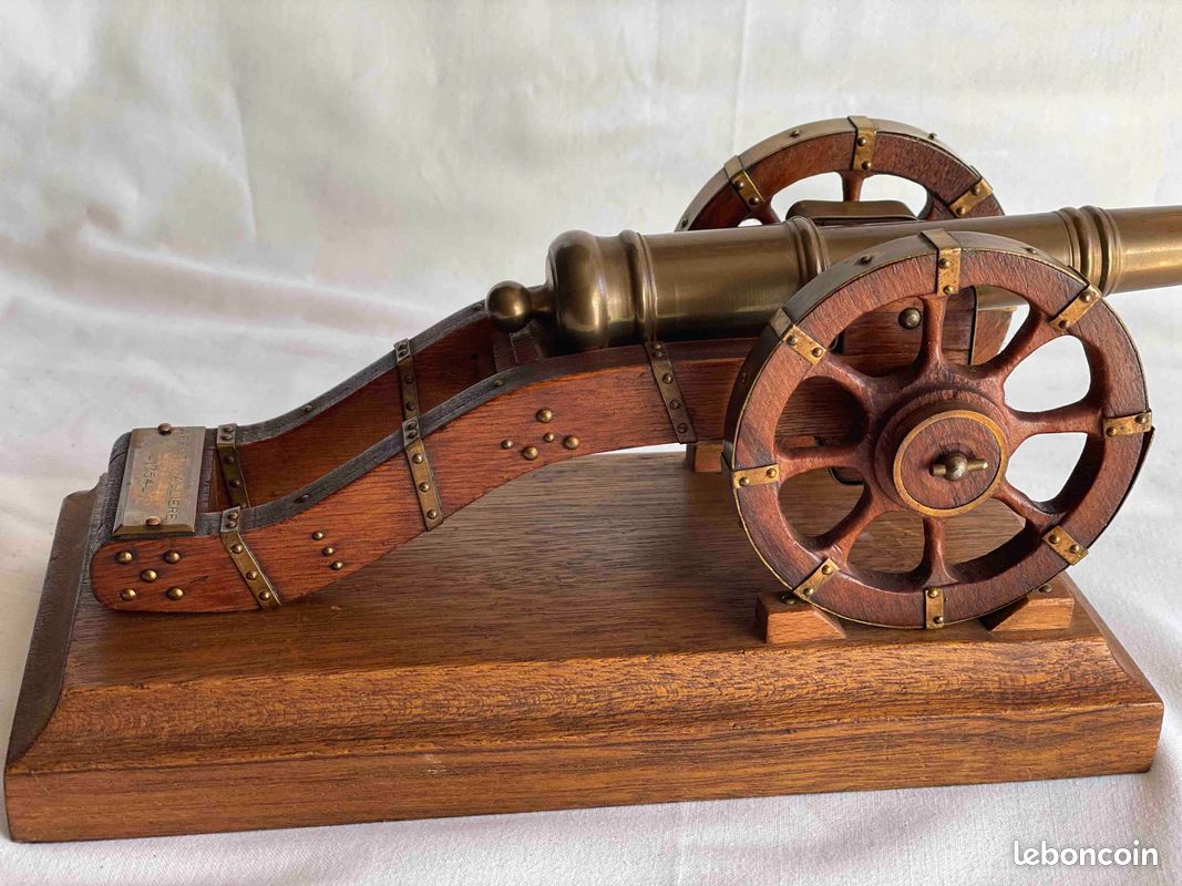 CANON MÉDIÉVAL, miniature Nous faisons revivre l'histoire