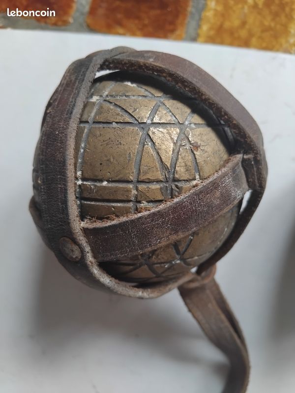 Jeu paire de boules Pétanque lyonnaise vintage rétro ancien jeu de longue avec filet lanière en cuir métal doré bronze ou laiton (image 5)