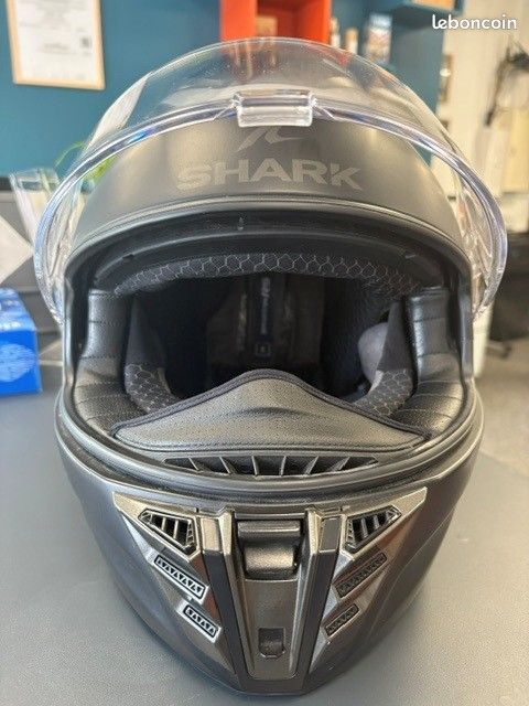 Casque moto intégral SHARK noir mat (image 2)