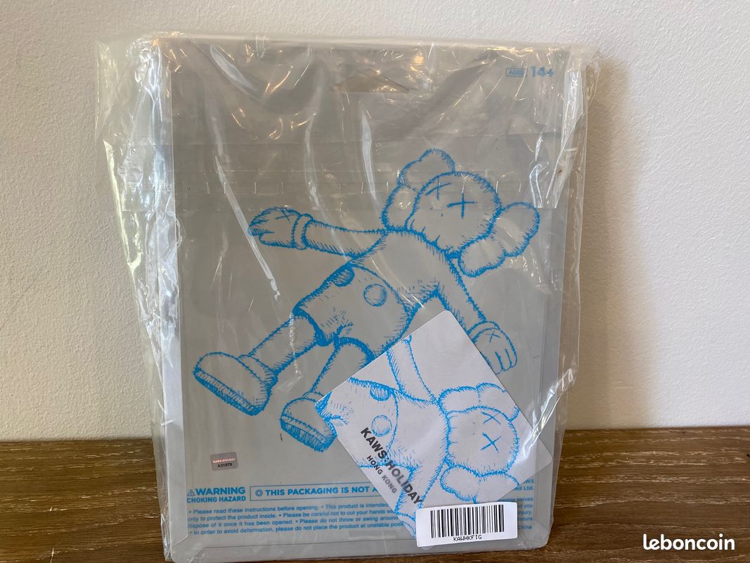 KAWS HOLIDAY KOREA Companion FloatingBed store