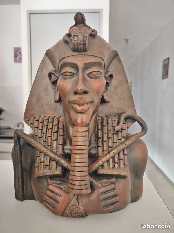 Statut egyptienne Akhenaton (image 1)
