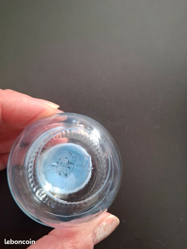 Saliere et poivrière Solmaz Mercan vintage
corps en verre et couvercle en plastique en forme de fleurs
hauteur 5 environ cm
marque Solaz Mercan. Très bon état
envoi ok (image 2)