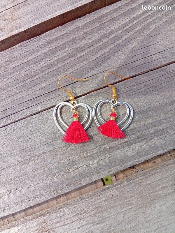 Boucles d'oreilles pompon et coeur (image 1)