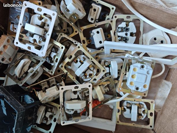 Lot de 25 prises anciennes LEGRAND CHAMBORD appareillages
