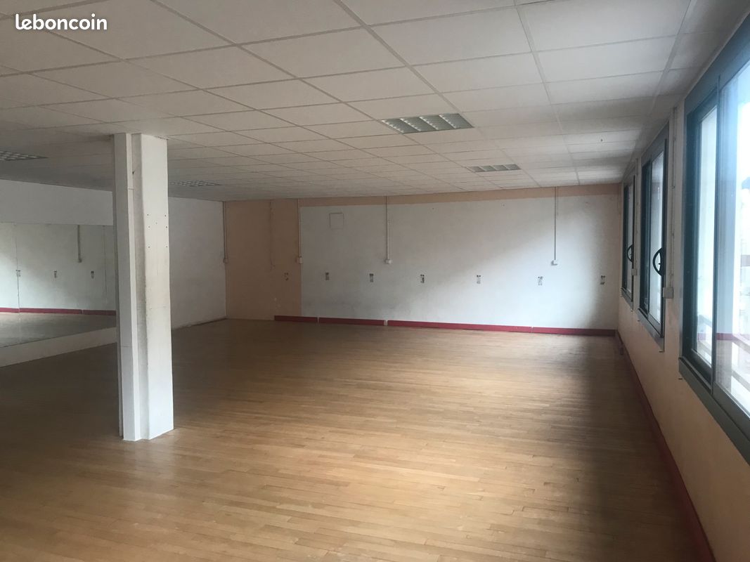 Local commercial 4 pièces 160 m² · à Caussade · 160 m² · 450 €/mois
