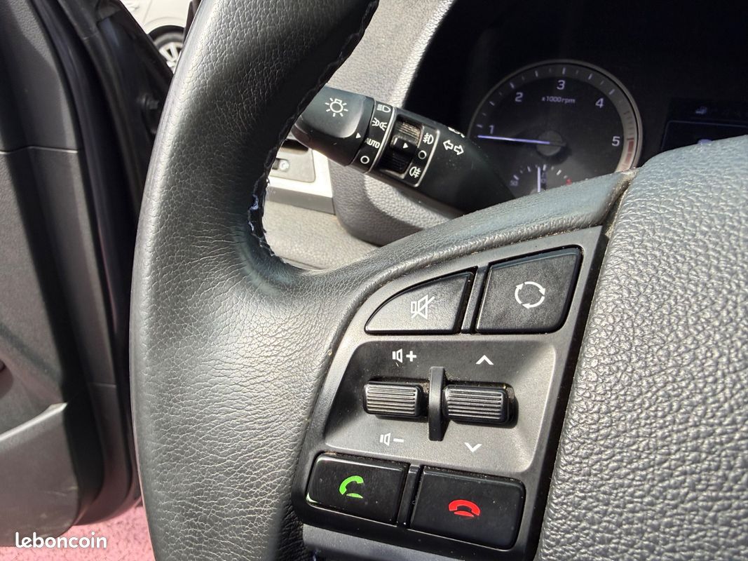 Hyundai TUCSON 1.7 Executive 116CH / Première main (image 16)