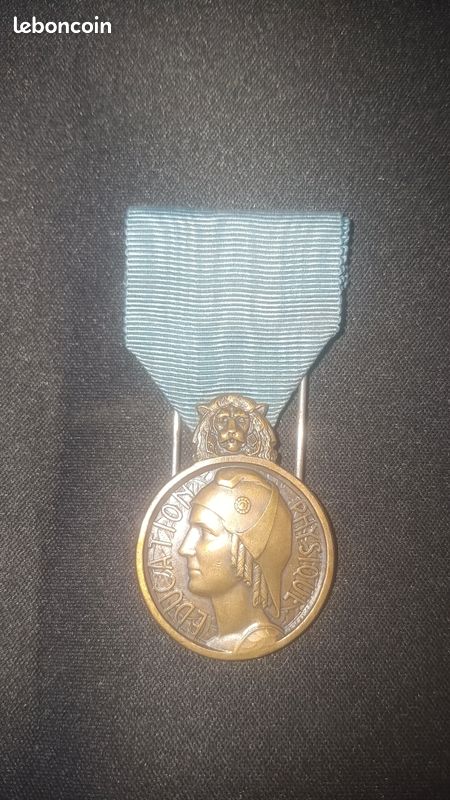Médaille en bronze décernée par l'éducation nationale dans son écrin d'origine - Objets divers