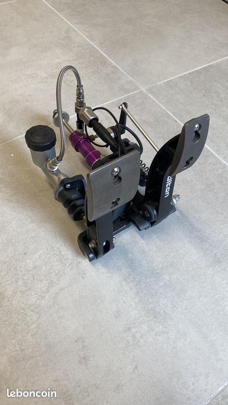 Simulateur monoplace (monocoque F3000 en carbone) (image 6)