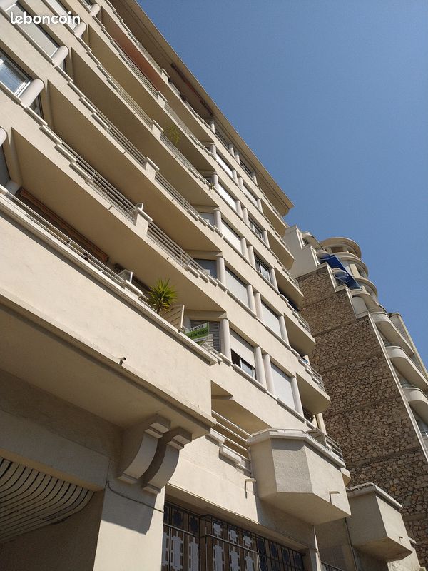 Appartement 2 pièces 68 m² · à Toulon · 68 m² · 930 €