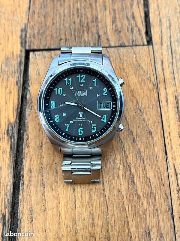 Montre à quartz solaire radio contrôlée Vertical Paris (image 2)