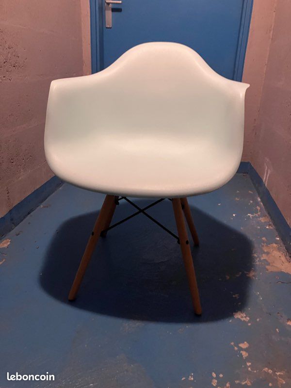 Chaises Scandinaves Bleues avec Accoudoirs (image 2)