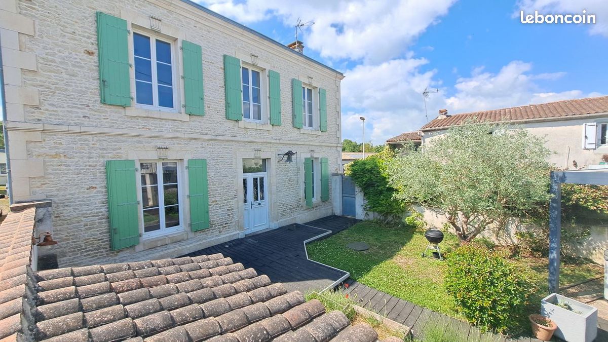 Maison 5 pièces 212 m² · à Sainte-Soulle · 212 m² · 320 000 €