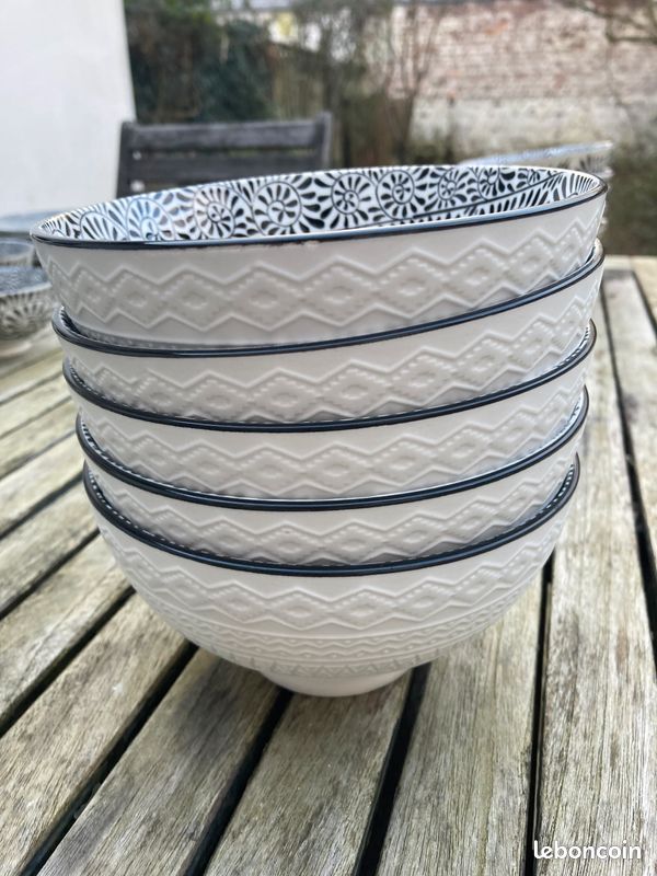 Belle vaiselle (lots différentes assiettes, bols etc.) (image 11)