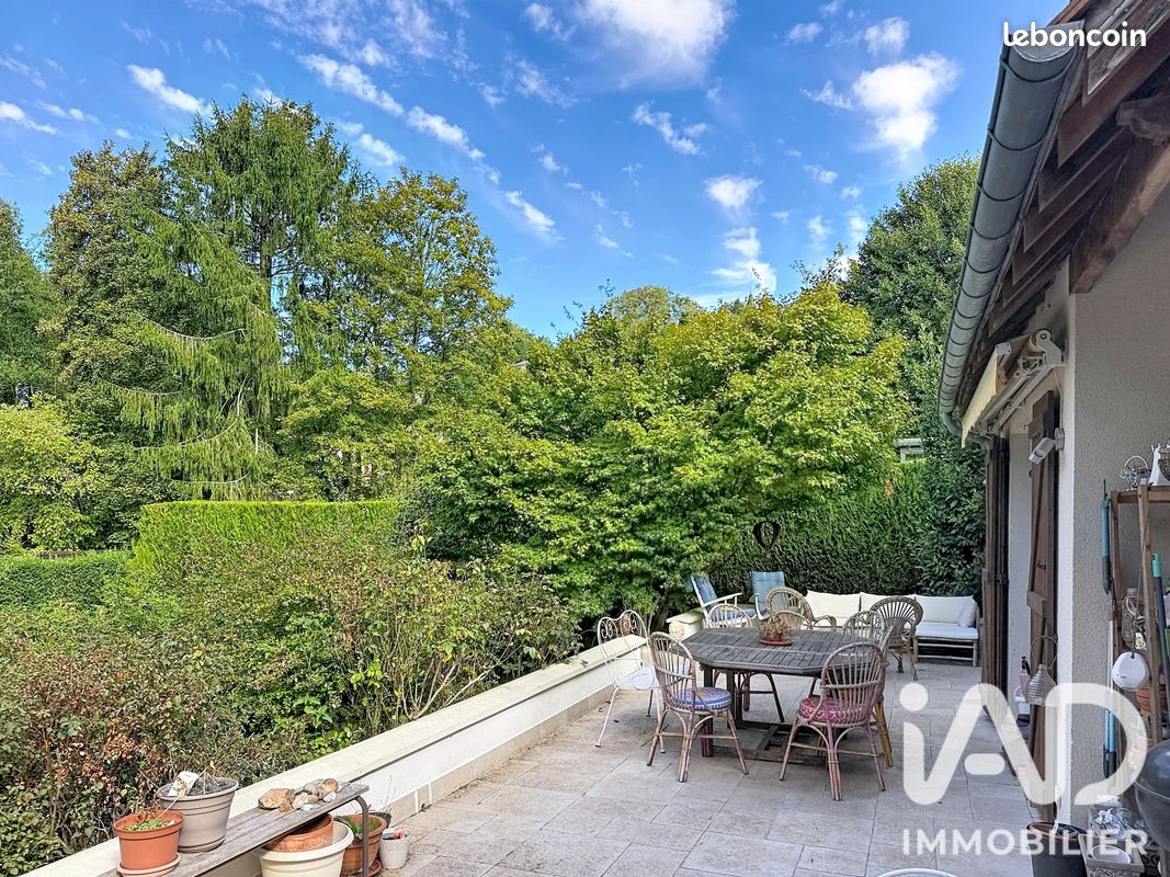 Maison 5 pièces 132 m² · à Châteaufort · 132 m² · 549 000 €