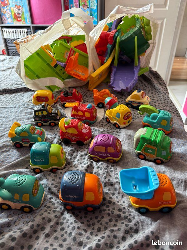 Lot de pièces circuit tut tut bolide avec 14 vehicules (image 1)