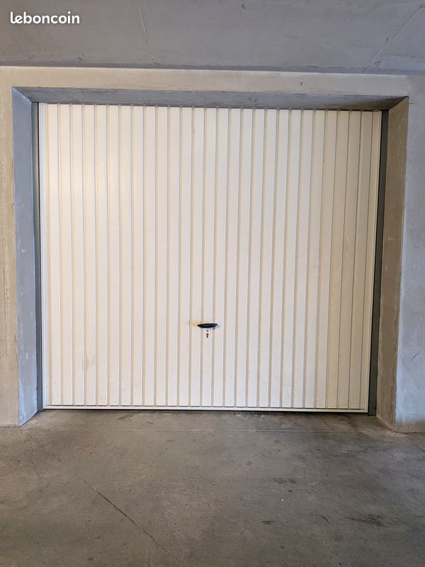 Garage fermé à vendre