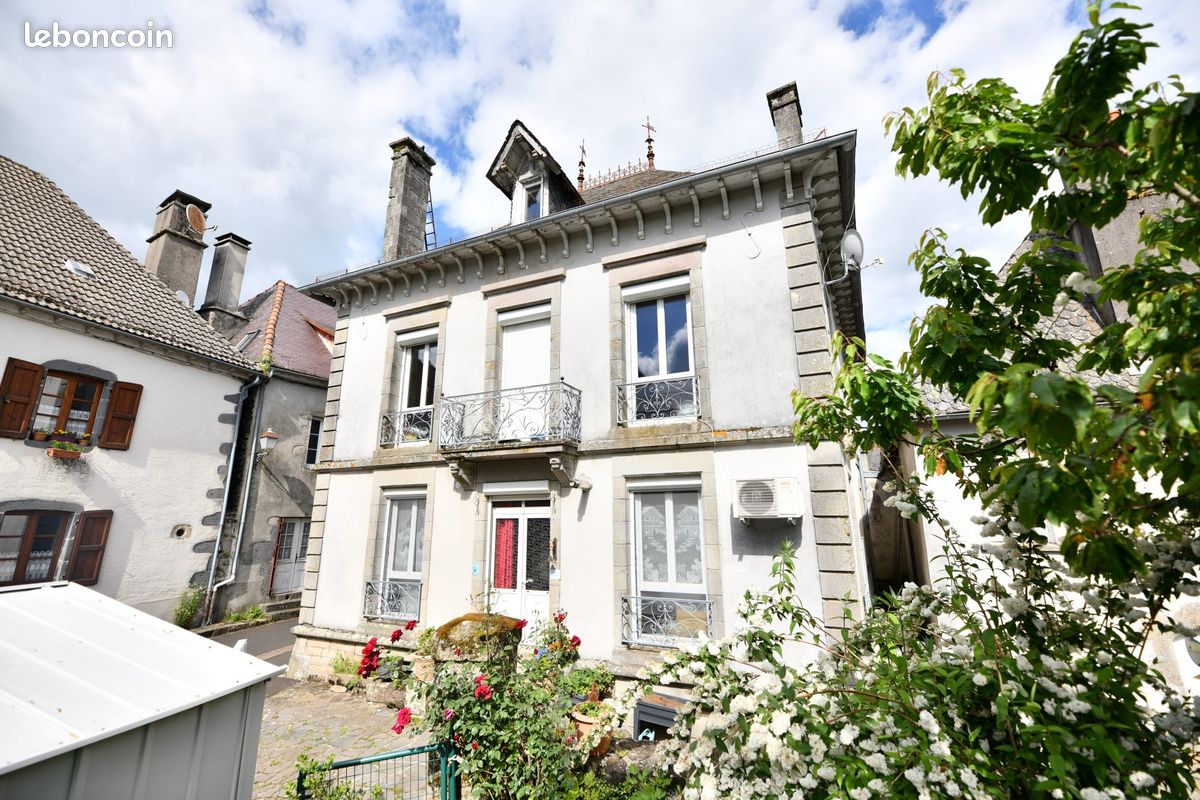 Maison 6 pièces 151 m² · à Pleaux · 151 m² · 179 000 €