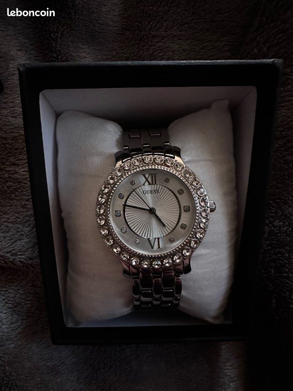 Montre Bracelet Guess Femme En Acier Argenté - Occasion