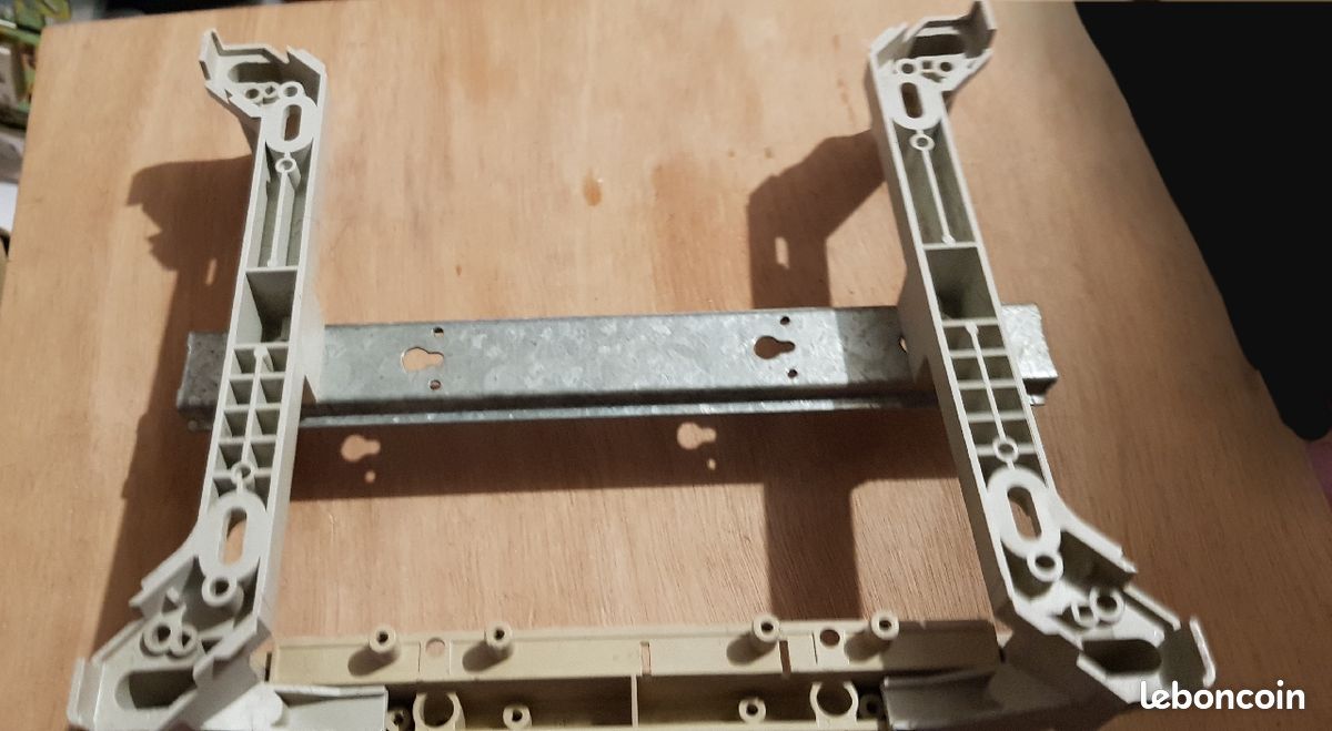 Coffret chassis 13 modules DIN sans habillage sans plastrons occasion (image 2)