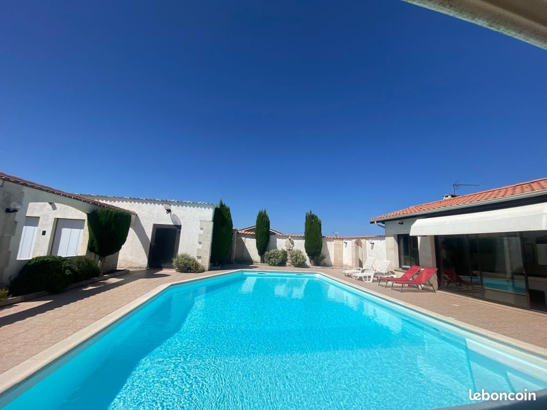 Maison 4 pièces 225 m² · à Castres-Gironde · 225 m² · 500 000 €
