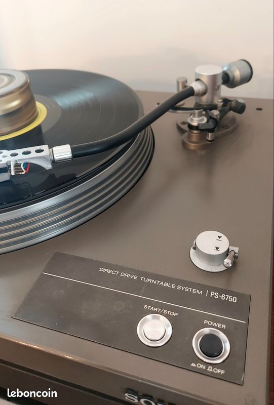 Révisée ✅️- Platine vinyle Sony PS-6750 de 1975 – Haut de gamme vintage – Bras en carbone (image 3)