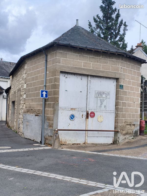 Parking 61 m² · à L'Île-Bouchard · 61 m² · 55 000 €