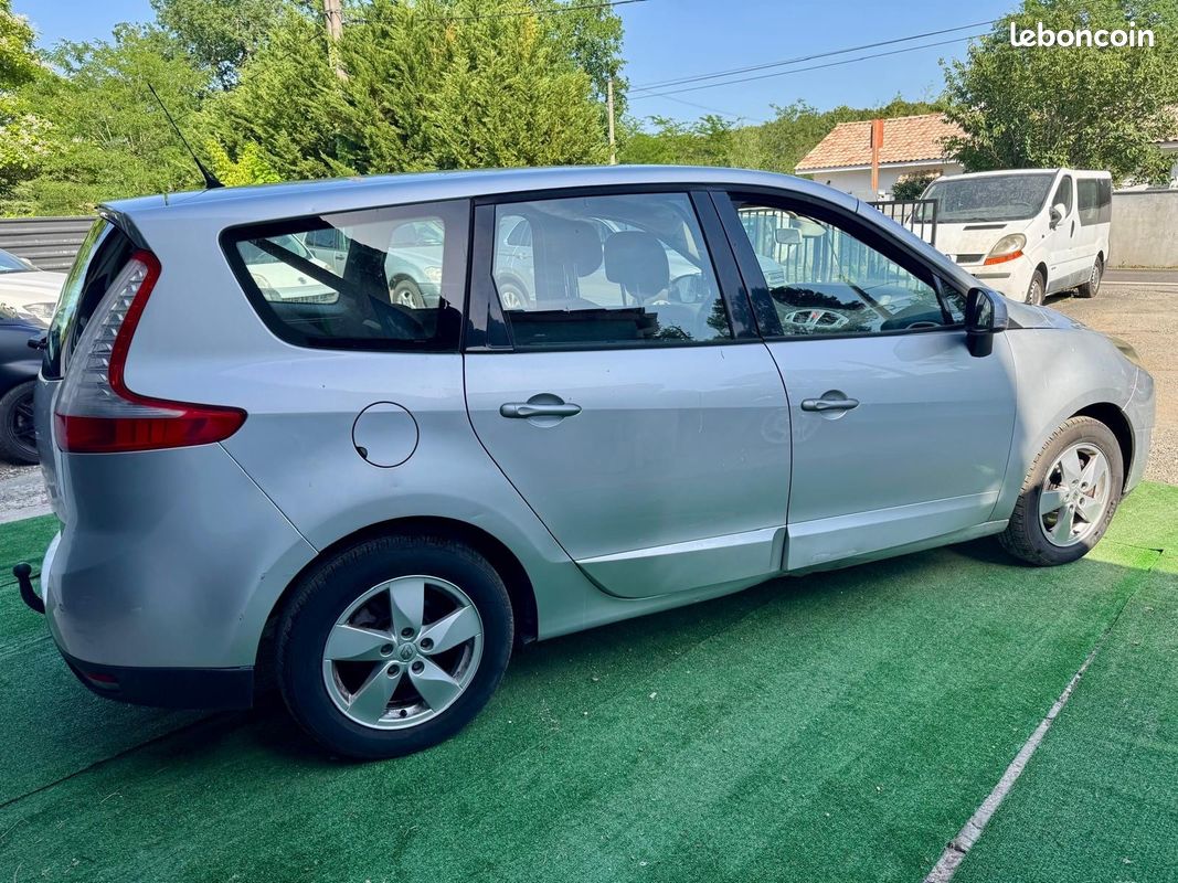 RENAULT SCENIC III dCi 130 FAP Dynamique Euro 5 7 PLACES (image 3)