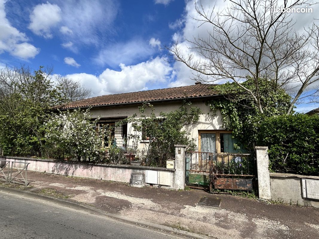 Maison 4 pièces 64 m² · à La Rochefoucauld-en-Angoumois · 64 m² · 64 800 €