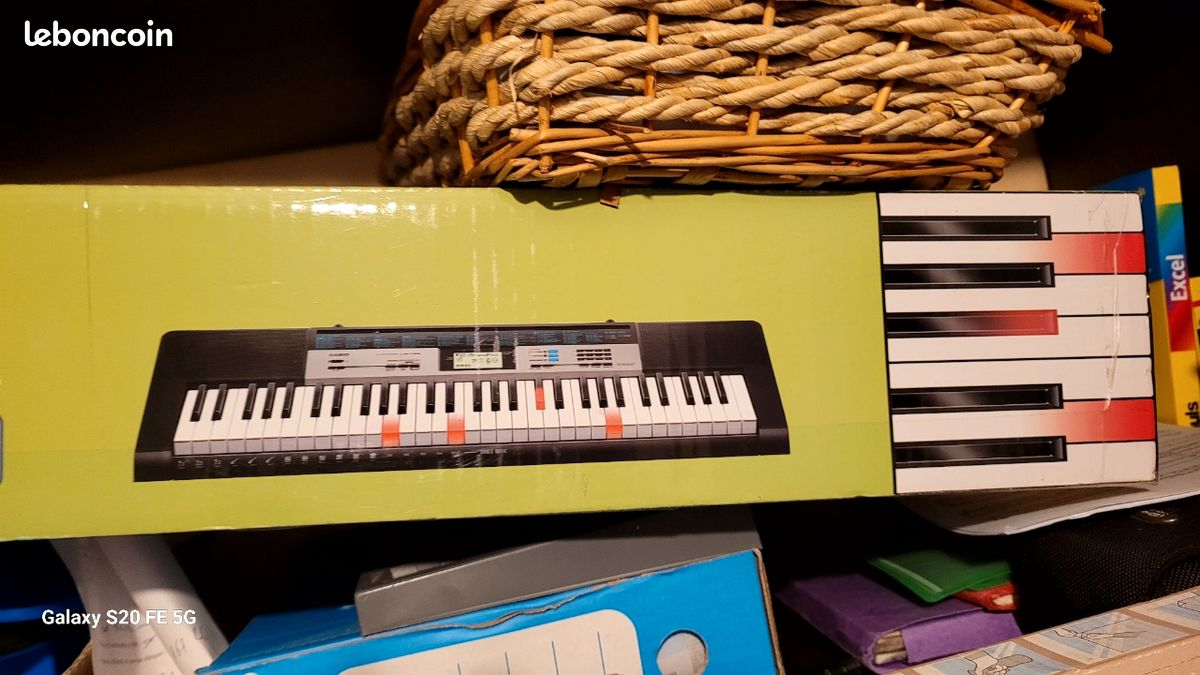 Casio LK-136 - Clavier à touches lumineuses - Boîte d'origine (image 1)